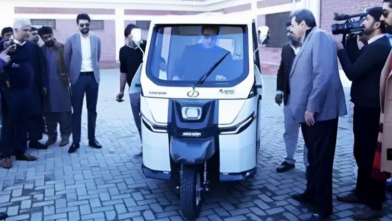 Punjab introduces electric rickshaws in Lahore to combat air pollution