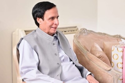 Elahi's wife allegedly stopped from submitting nomination papers in Gujrat