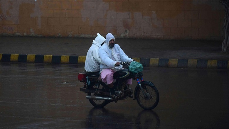 Karachi braces for chilly weather as PMD forecasts light rain from tomorrow