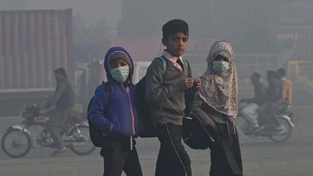 Karachi shivers on coldest morning of the year