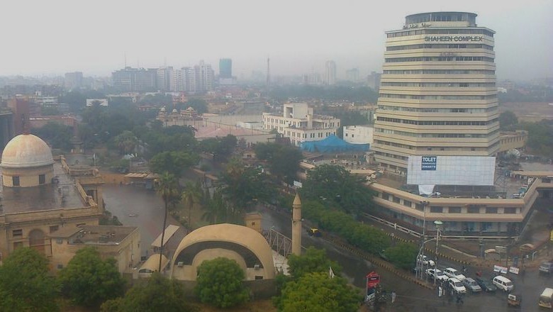 Karachi gears up for drop in temperature after morning showers