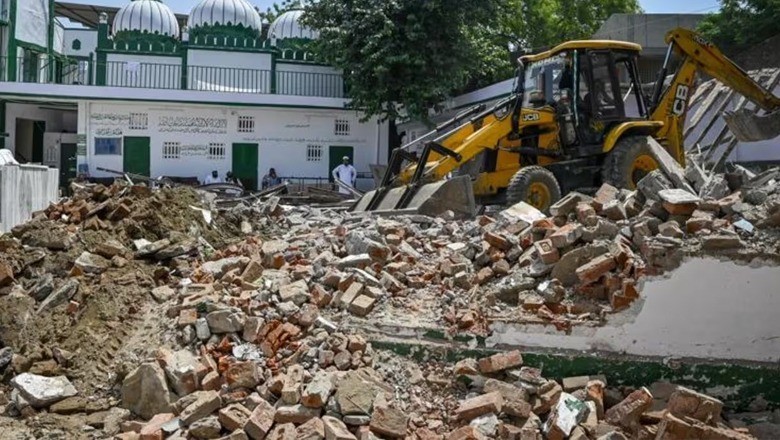 600-year-old mosque demolished in New Delhi