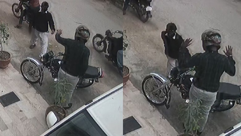 Dacoits rob citizen outside his home in Karachi