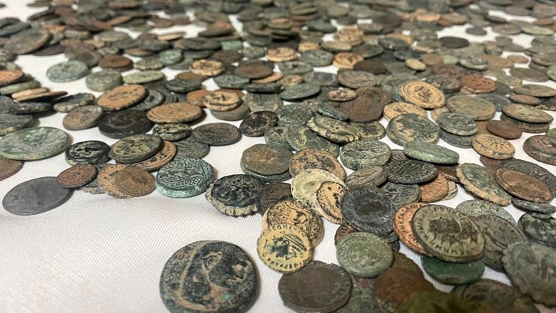 France agrees to return 8,500 seized ancient coins to Türkiye
