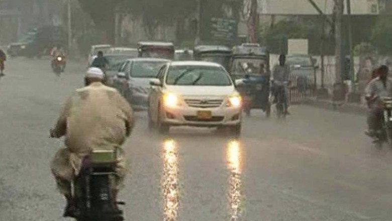 Sindh announces half-day for Karachi offices tomorrow amid rain forecast