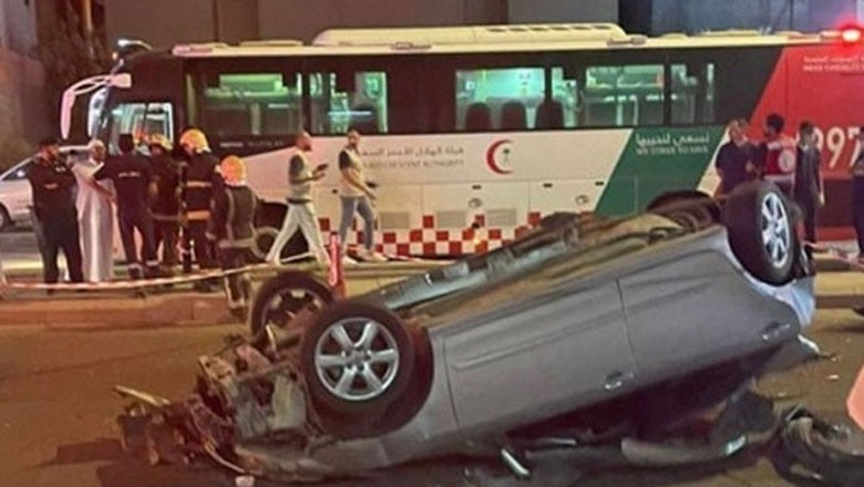 Car runs over people waiting for iftar in Makkah, 1 killed