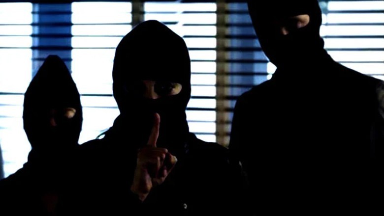 5-year-old boy becomes hero by foiling robbery bid in Karachi