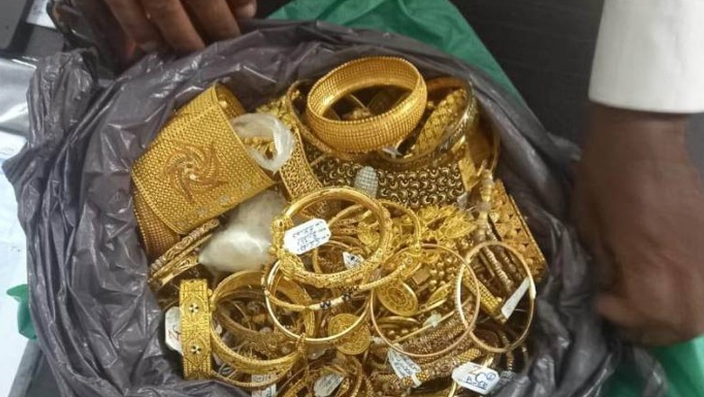 Burglars steal 30 tola gold, Rs4.4 million from former SSP's house in Karachi