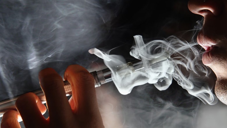Excessive use of social media more likely drives youth to vape, smoke: study