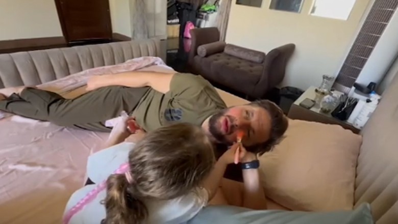 Shahid Afridi gets a glamorous new look by his daughter