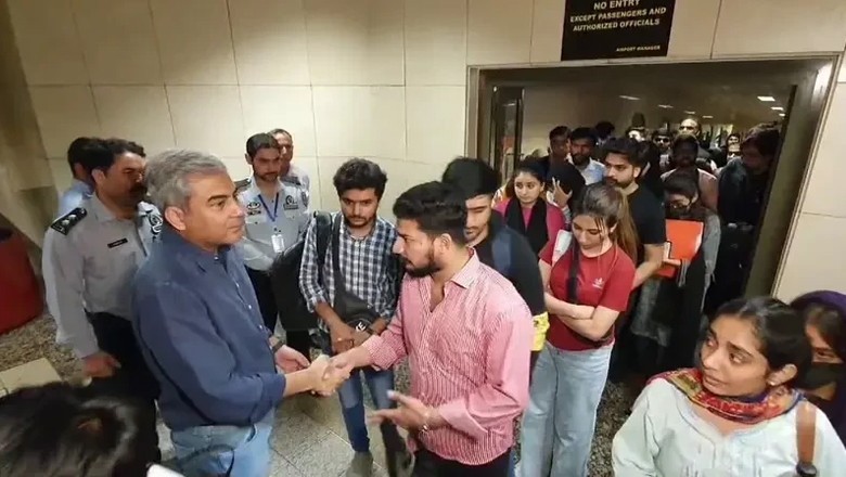 40 Pakistani students return home from Kyrgyzstan after riots