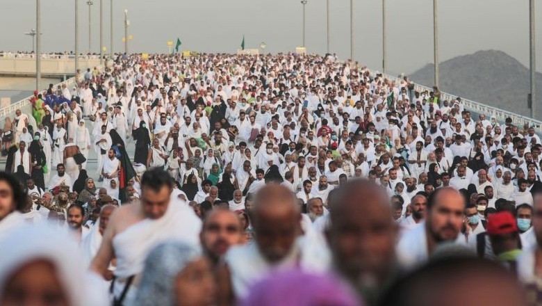 Millions of pilgrims head from Makkah to Mina as Hajj begins