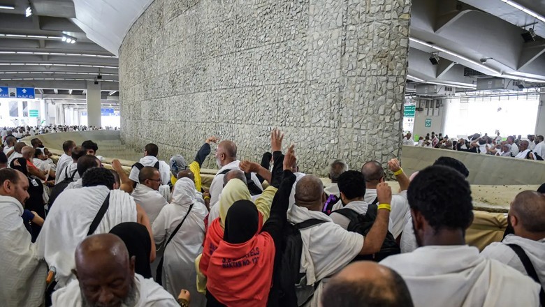 Saudi govt suspends devil stoning in Jamrat due to intense heatwave