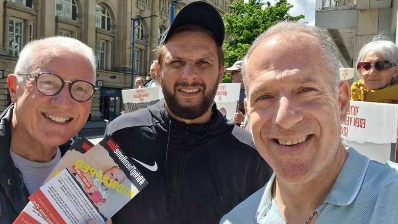 Israeli protesters claim Shahid Afridi himself 