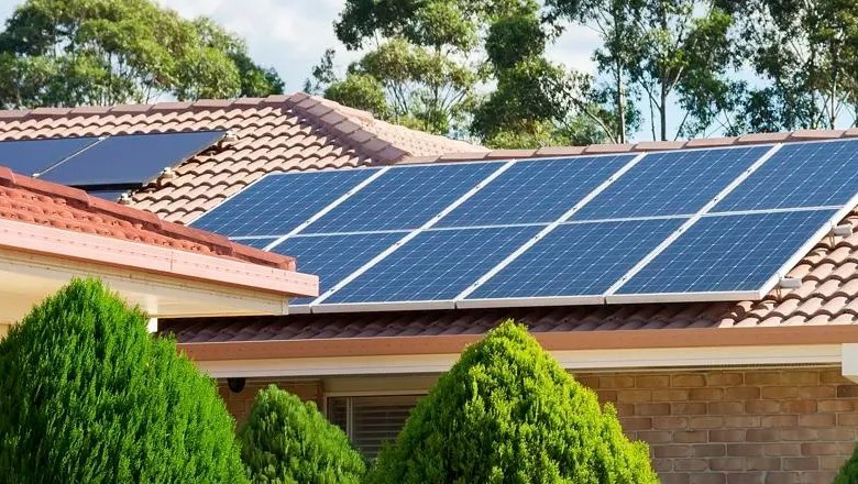Solar panel sales jump up amidst hot weather, load shedding in Karachi