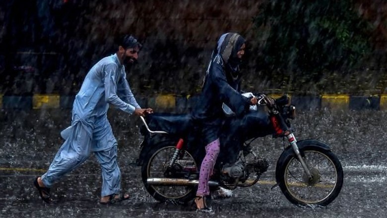 Karachi likely to receive monsoon rains from tomorrow