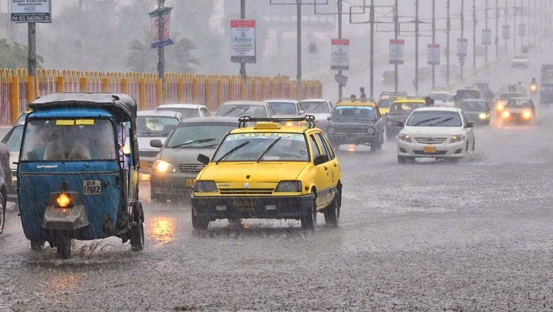 MET Office forecasts moderate to heavy rain in Karachi today