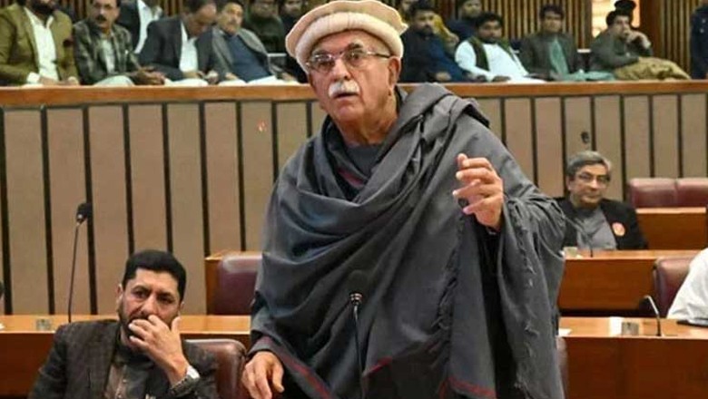 Achakzai opposes anti-India resolution in National Assembly