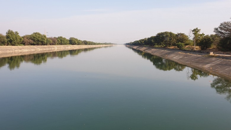 Heartless man throws “unwanted” daughter into canal in Gujrat