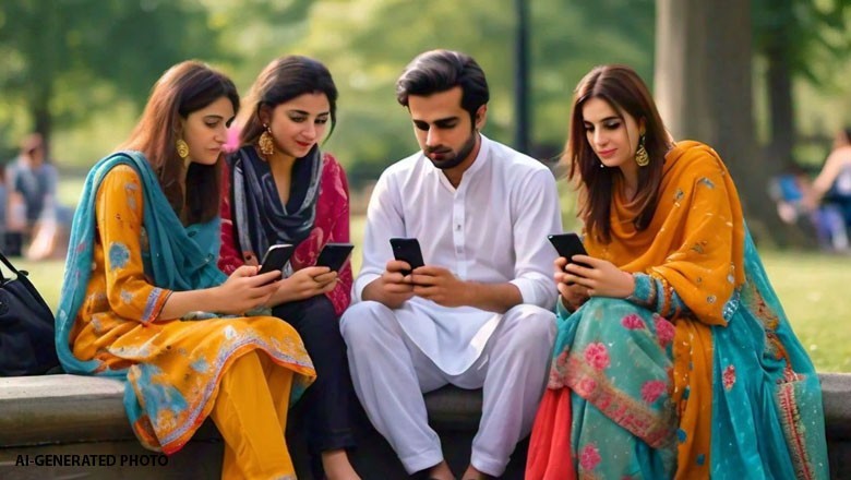Over 30% Pakistanis worried about social media's growing influence in their lives: survey