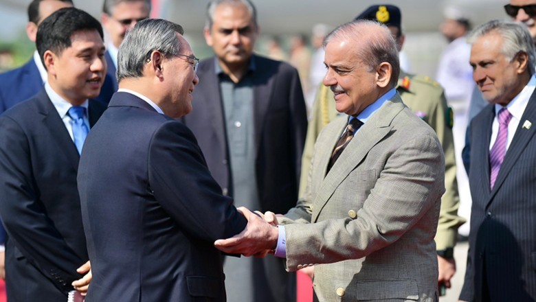 PM Shehbaz welcomes Chinese counterpart, hopes to strengthen bilateral ties