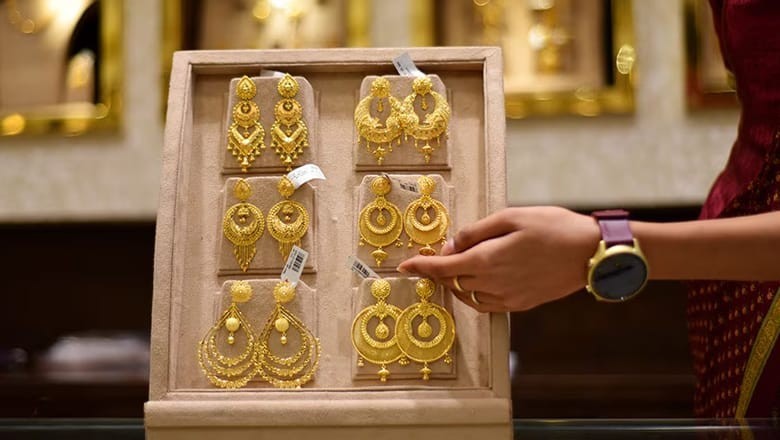 Gold prices surge to new all-time high in Pakistan