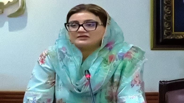 Watch: Punjab minister Azma Bukhari issues threats to journalists