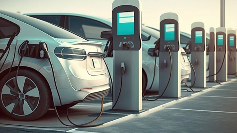 Pakistan govt to establish 40 electric vehicle charging stations at motorways