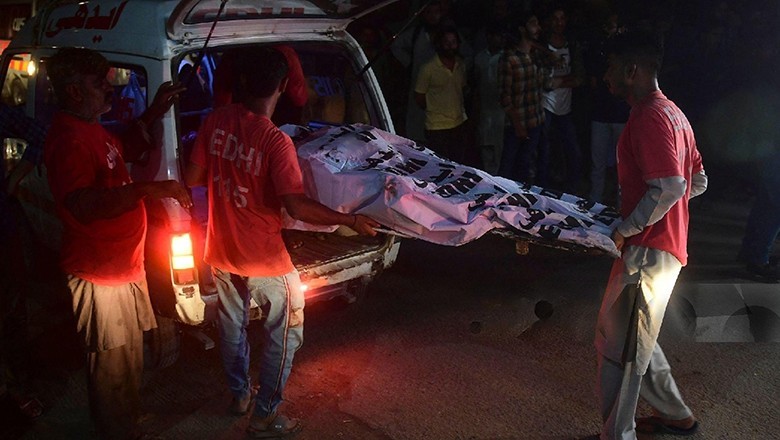 Father of four shot dead by muggers in Karachi