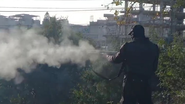 Police fire tear gas at PTI workers at Faizabad Interchange
