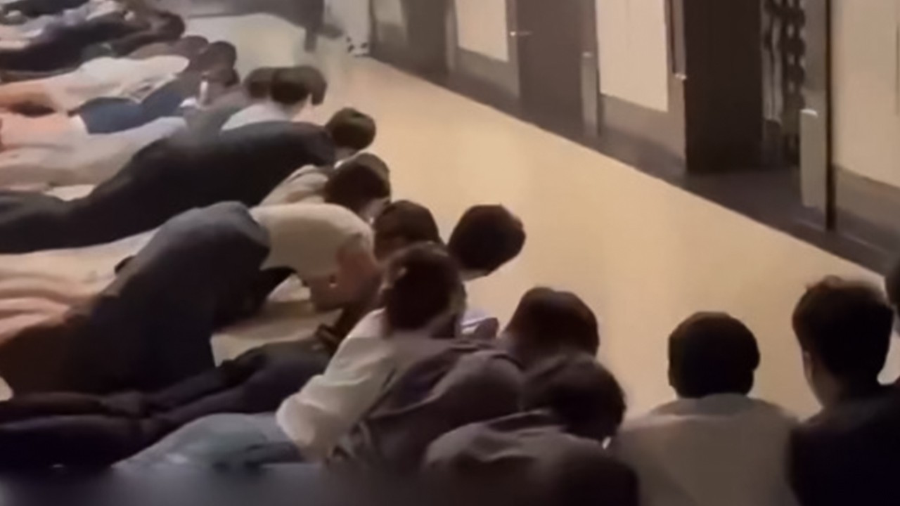 Chinese employees fall at boss's feet to prove their loyalty