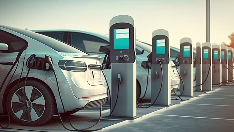 Chinese firm to install 3,000 EV charging stations across Pakistan
