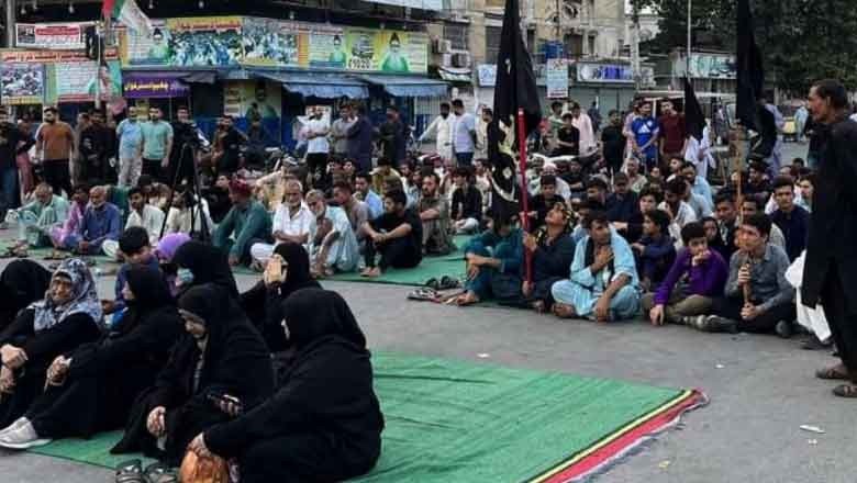 Sit-ins continue in Karachi as police chief's deadline expires