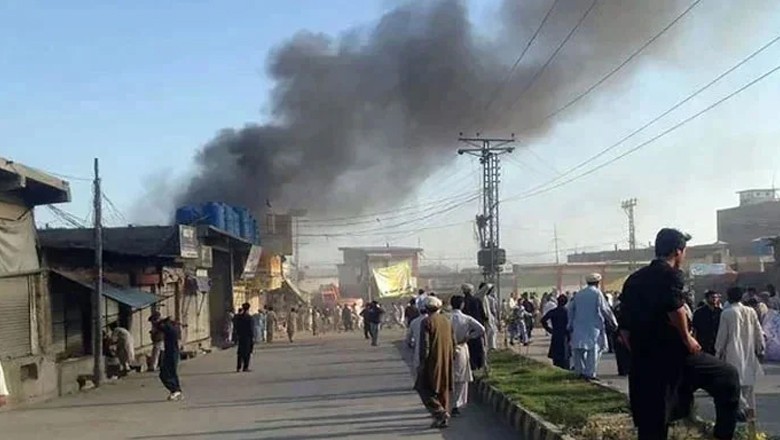 At least four, including Kurram DC injured in firing on convoy near Bagan