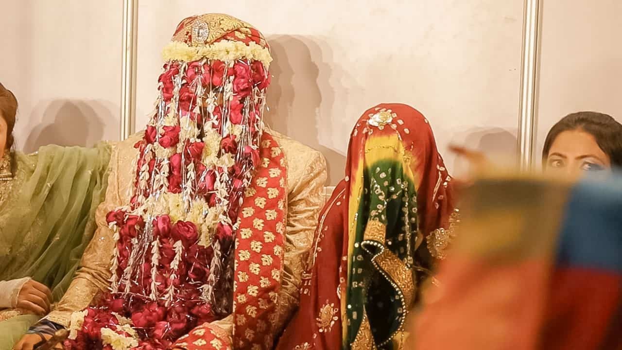 Colours of Karachi: Over 100 Hindu Couples Tie the Knot at Mass Wedding