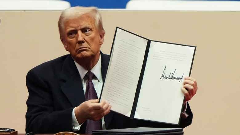 Trump signs executive order to ban birthright citizenship