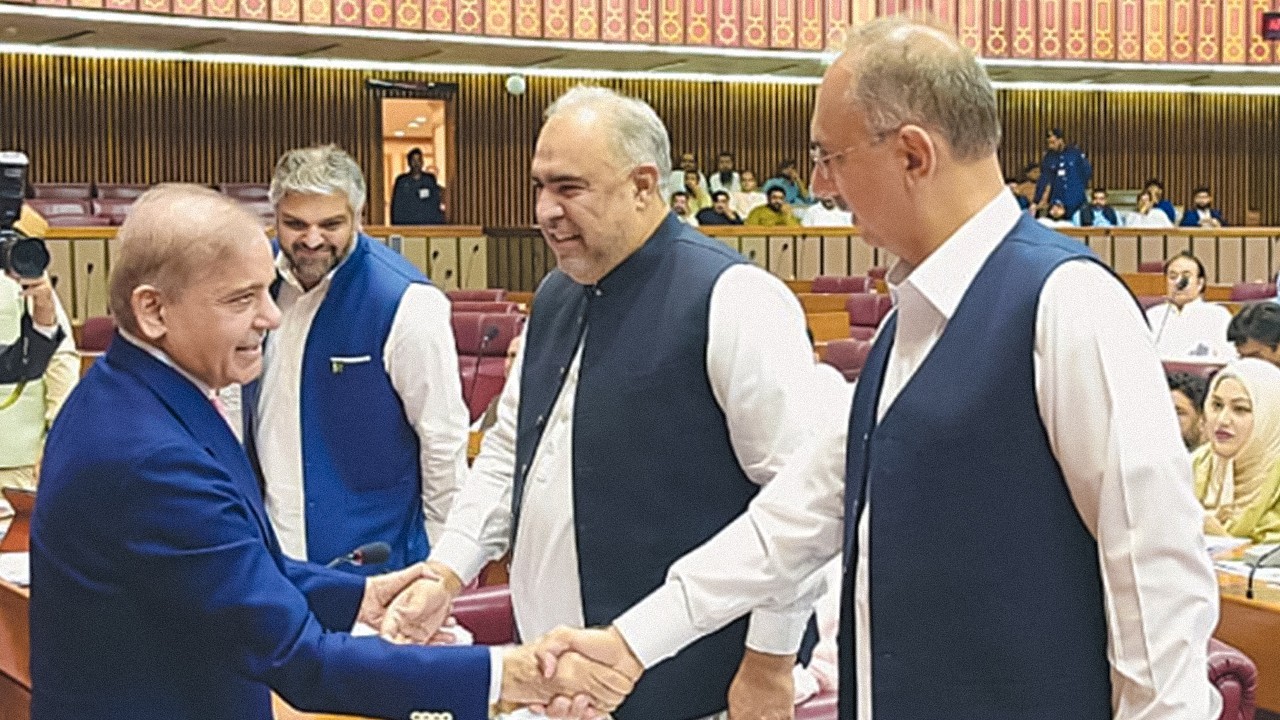 PM Sharif offers to resume talks with PTI