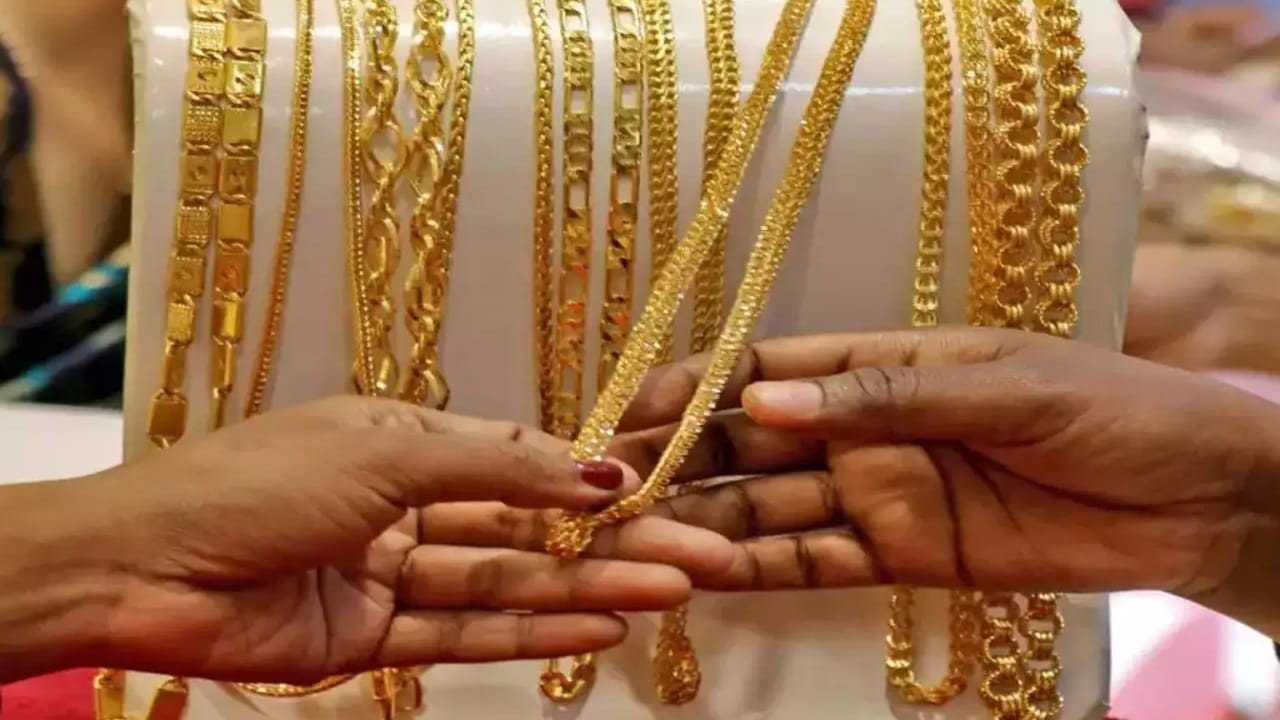 Gold scales new all-time high in Pakistan