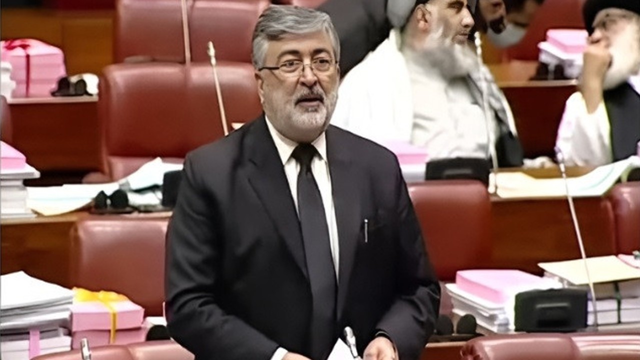 JUI-F's Kamran Murtaza rules out alliance with PTI for street protests