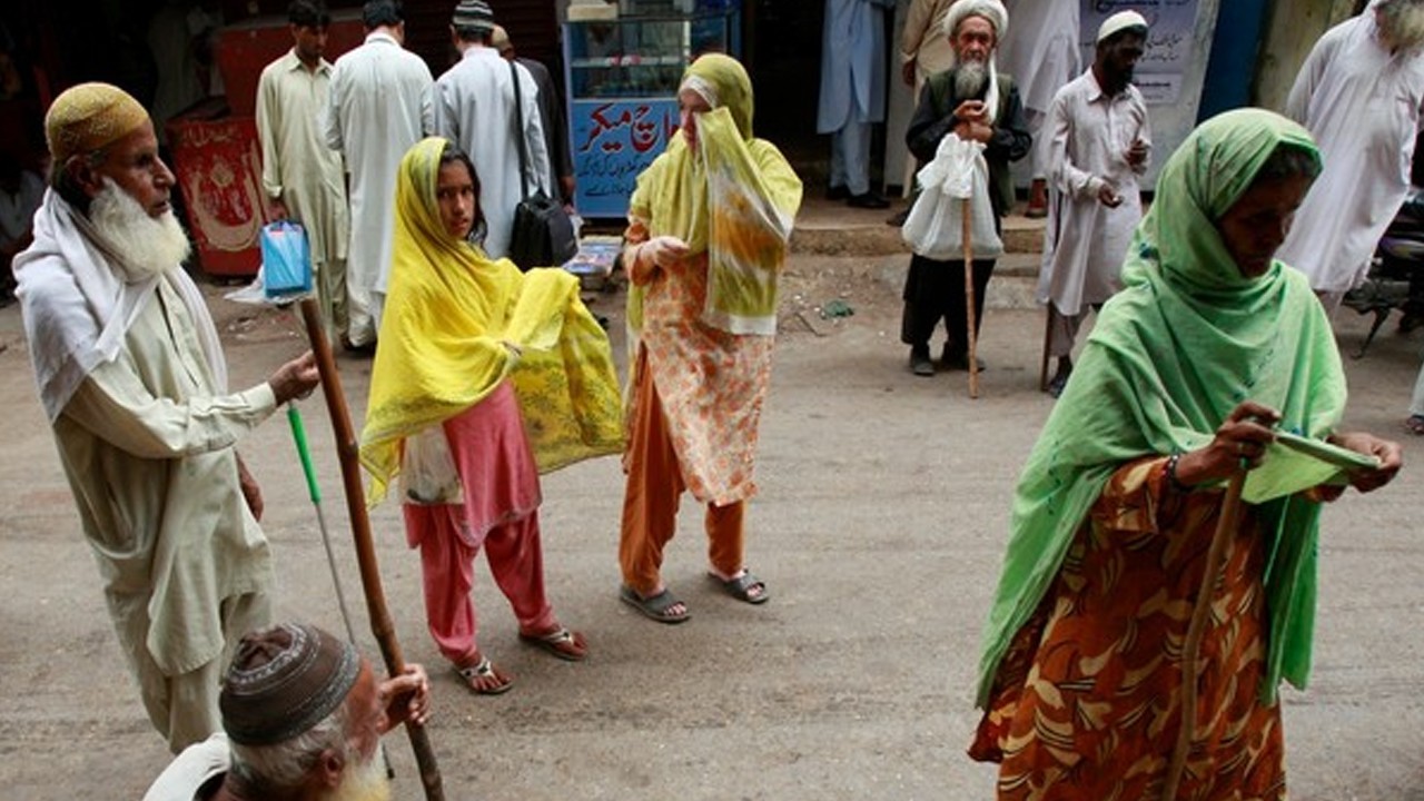 Karachi sees influx of beggars in Ramadan