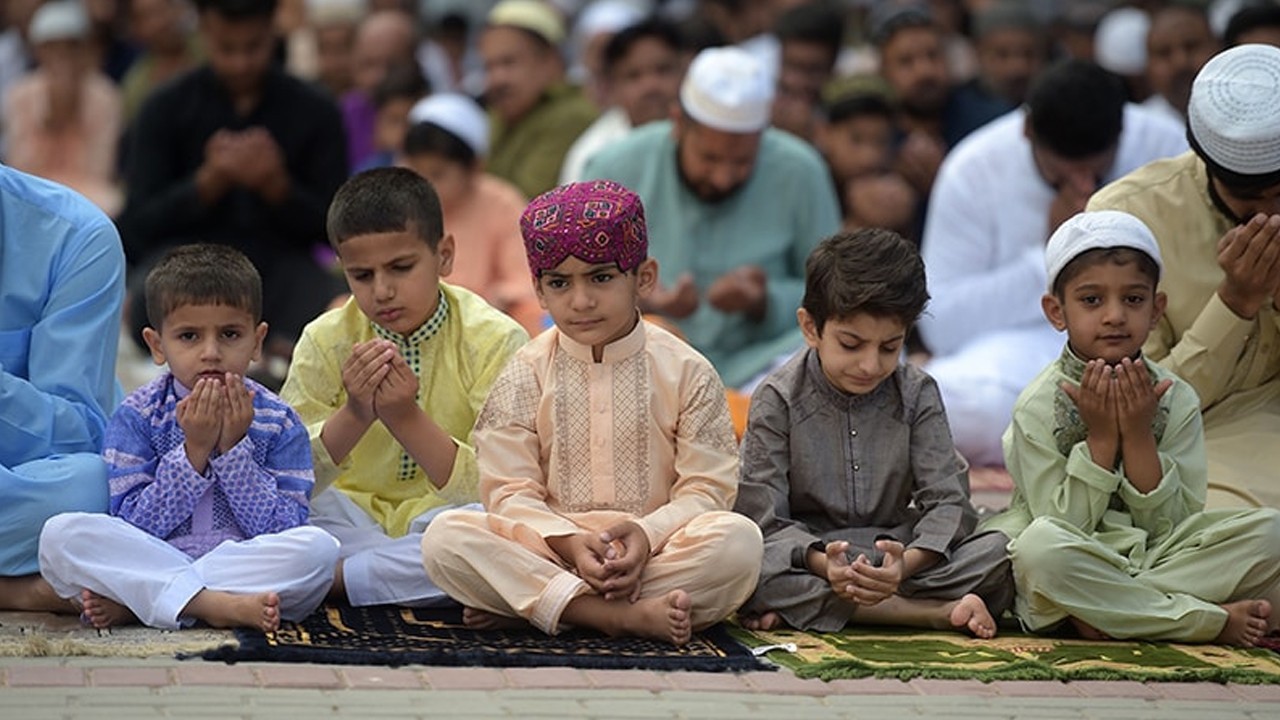 Pakistanis anticipate week-long Eidul Fitr holidays