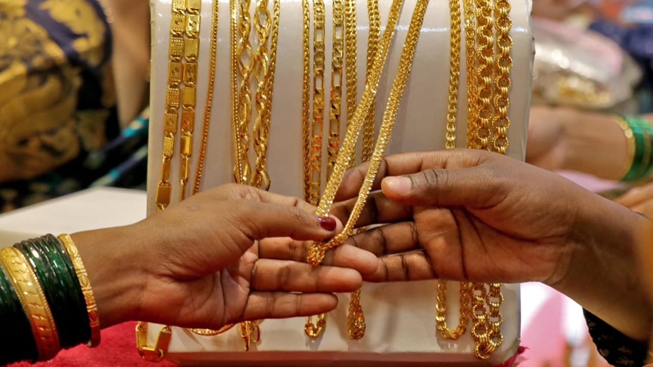 Gold, silver prices climb in Pakistan amid global market gains