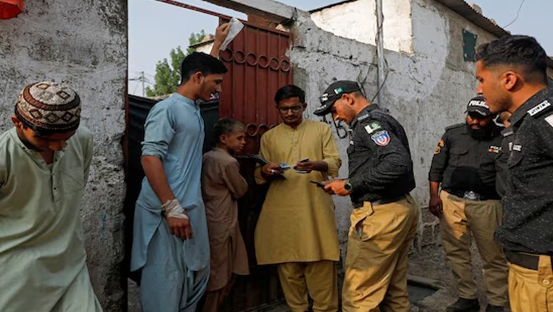 Govt orders Afghan citizen card holders to leave Pakistan by March 31