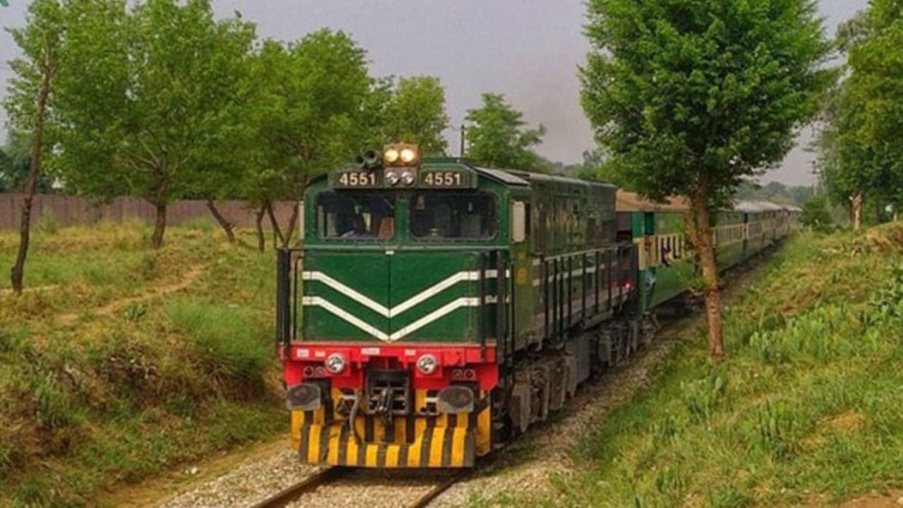 Jaffer Express carrying hundreds of passengers attacked in Balochistan