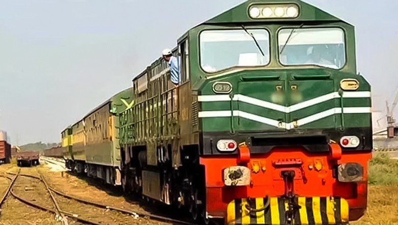 All train services suspended in Balochistan amid terrorist attack