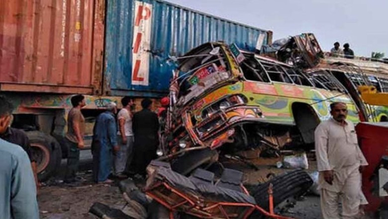 Karachi traffic accidents claim 182 lives in 2025 so far