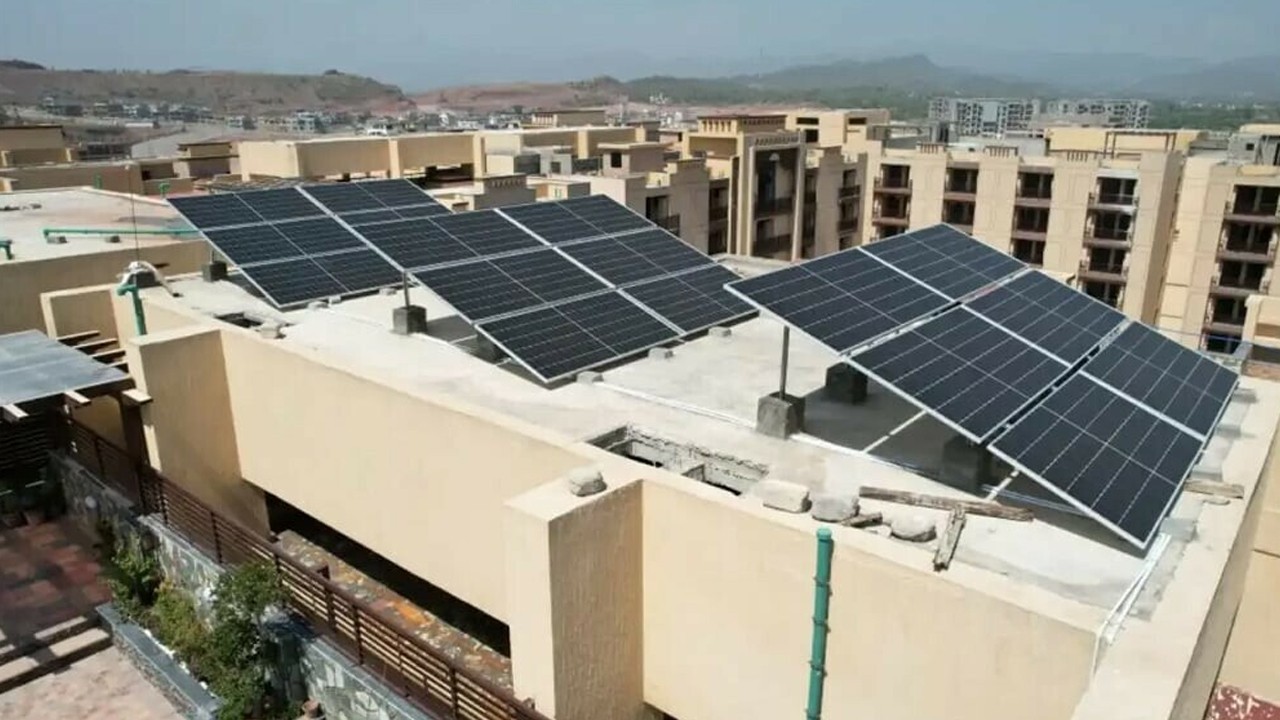 Solar panel rates drop after net metering cut in Pakistan