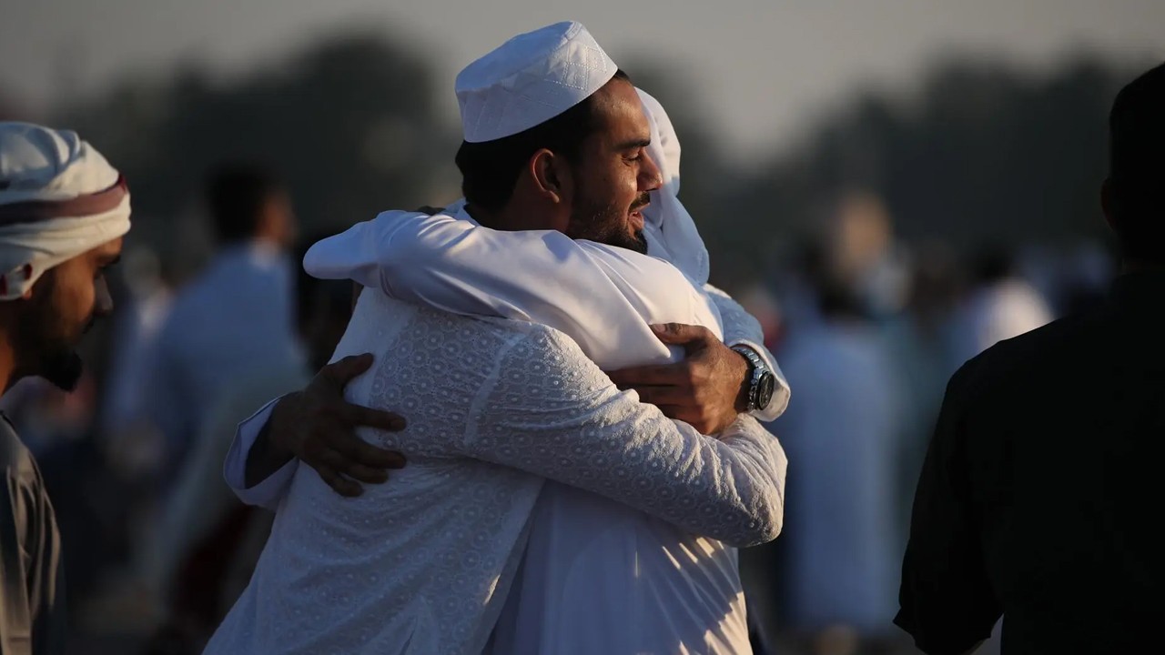 Pakistanis celebrate Eidul Fitr with religious fervour