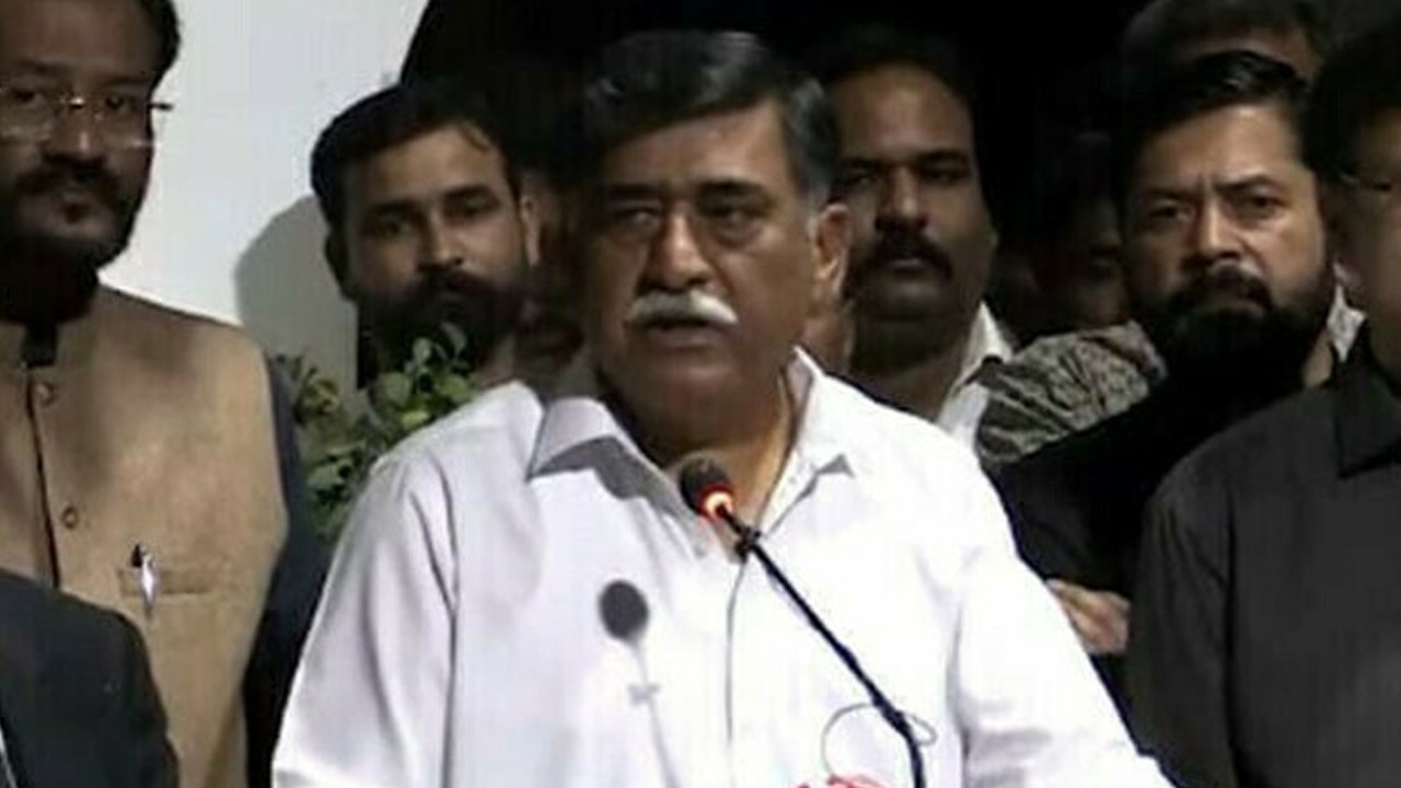 Afaq Ahmed cancels today's rally against rising incidents of heavy traffic in Karachi