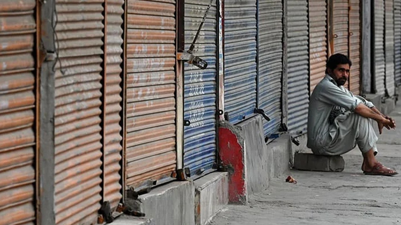 Pakistani cities observe complete shutter-down strike to show soldiarity with Gaza